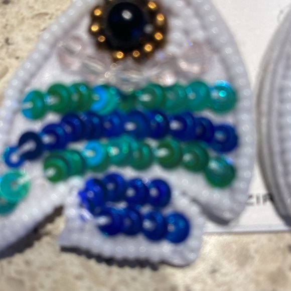 Fish shaped earrings - Picture 2 of 4